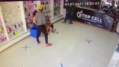 Câmera flagra assalto a loja no bairro da Cidade Operária