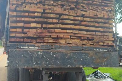 PRF apreende carga de madeira irregular em Governador Edison Lobão