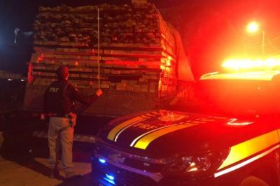 Carregamento ilegal de madeira é apreendido pela Polícia em Balsas