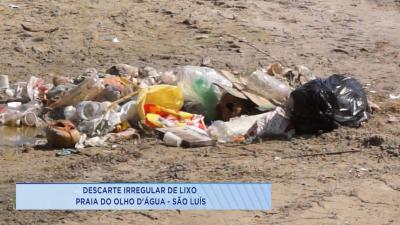 Denúncia: descarte irregular de lixo na praia do Olho D'água
