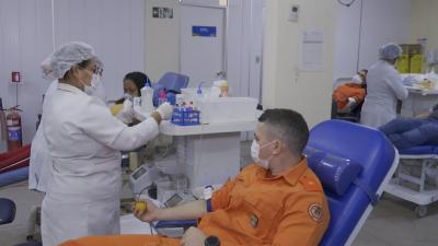 Bombeiros militares realizam ação de doação de sangue