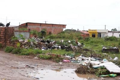Moradores denunciam falta de coleta de lixo em Paço do Lumiar