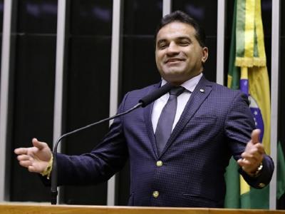 Deputado emite nota após operação policial em sua residência