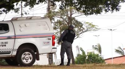 Suspeito de roubar carro troca tiros com a polícia em São Luís