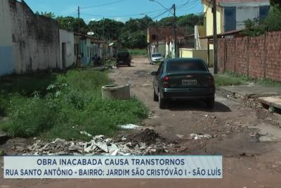 Buracos atrapalham trânsito no bairro São Cristóvão