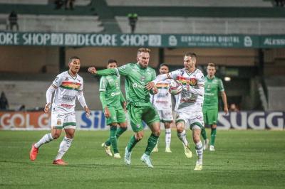 Série B: Coritiba derrota o Sampaio Corrêa por 3 a 0