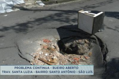 Buraco atrapalha moradores no bairro Santo Antônio