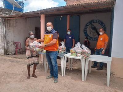 São Luís: Defesa Civil entrega cestas básicas a famílias da Vila Embratel