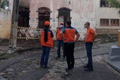 Defesa Civil Municipal vistoria prédio que incendiou no Centro