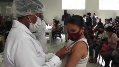 Santa Inês: pessoas com 28 anos são vacinadas contra Covid 