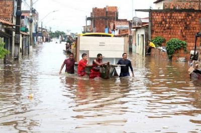 Enchente deixa cerca de 100 famílias desalojadas em Imperatriz