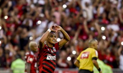 Em confronto de reservas, Flamengo goleia Athletico-PR por 5 a 0