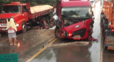 Três caminhões se envolvem em acidente na BR-135, em Itapecuru-Mirim