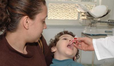 Queda na taxa de vacinação deixa países suscetíveis à póliomielite