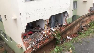 Muro cai sobre apartamentos em São Luís após temporal