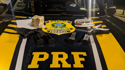 PRF flagra droga, arma, dinheiro e mandado de prisão em aberto durante abordagem