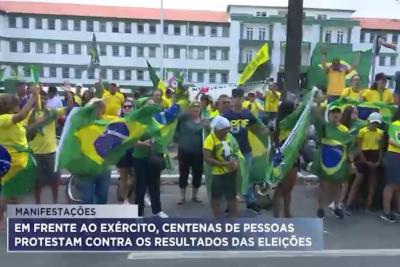 Manifestantes protestam contra resultado das eleições em frente ao 24º BIS em São Luís