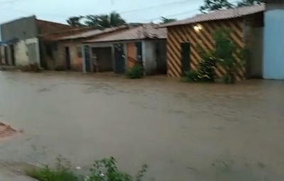 Chuvas não dão trégua e bairros ficam alagados em Imperatriz