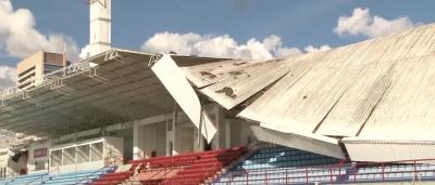 Bombeiros investigam desabamento de teto de estádio em Imperatriz