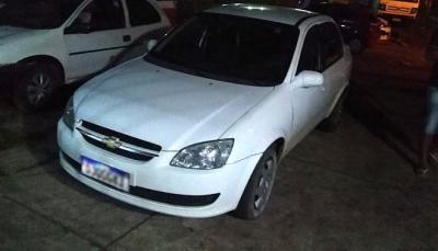 Homem é preso suspeito de roubar carro e manter o motorista de refém
