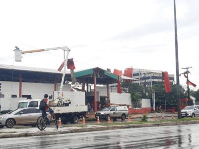 Chuva forte e ventania causam estragos em São Luís