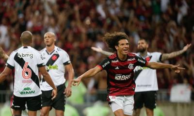 Flamengo repete placar sobre Vasco e avança para final do Carioca