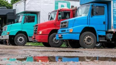 Caminhoneiros começam a receber benefício emergencial na terça (9)