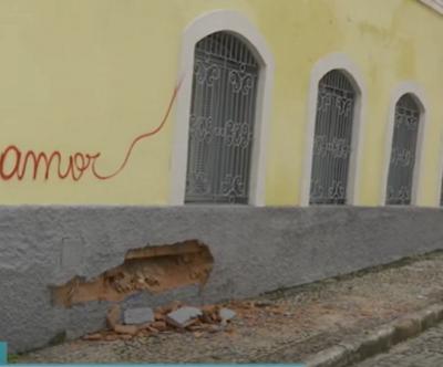 Caminhão desgovernado atinge carros e imóvel no Centro de São Luís