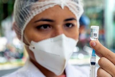 Novo acordo leva vacinas atualizadas contra a Covid-19 a países de baixa renda 