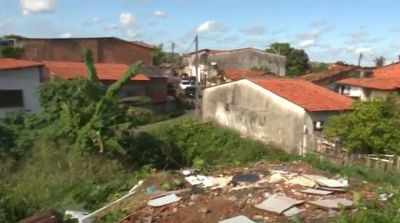 Terreno abandonado serve de esconderijo para criminosos; confira