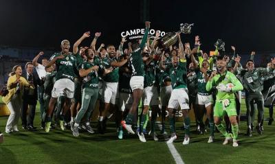 Palmeiras é eleito o melhor do mundo, título inédito para o país