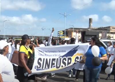 Enfermeiros fazem protesto contra a liminar que suspende aumento do Piso