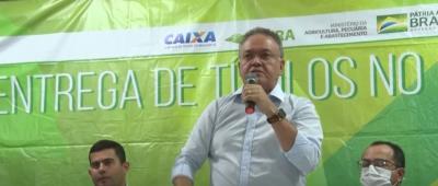 Roberto Rocha participa de entrega títulos de terras do Incra