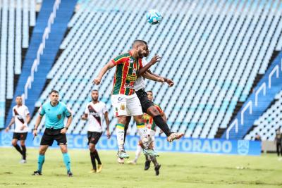 Sampaio Corrêa e Atlético-GO empatam em 3 a 3 na estreia na Série B