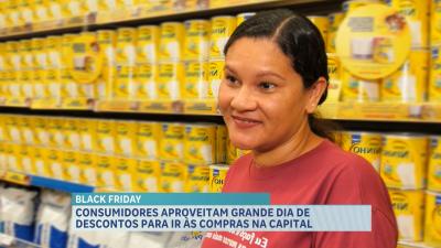 Consumidores vão às compras na Black Friday em São Luís
