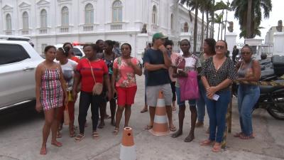 Vendedores cadastrados no Programa Mais Renda realizam manifestação em São Luís