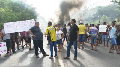 Manifestantes interditam MA-201 e pedem melhorias na região
