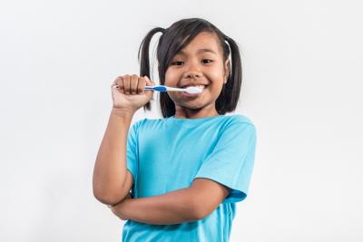 Especialista tira dúvidas sobre como deve ser a higiene bucal das crianças