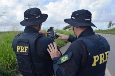 PRF flagra veículo sendo conduzido a 200km/h na BR 135