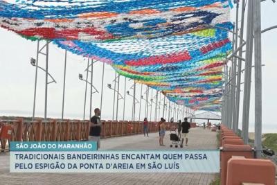 São João: bandeirinhas encantam quem passa pelo espigão da Ponta d’Areia