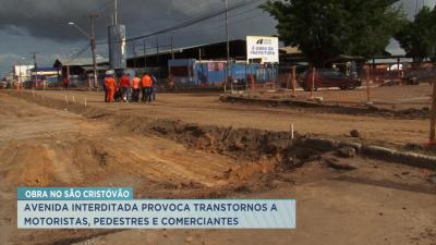 Avenida interditada provoca transtornos ao trânsito e comércio em São Luís