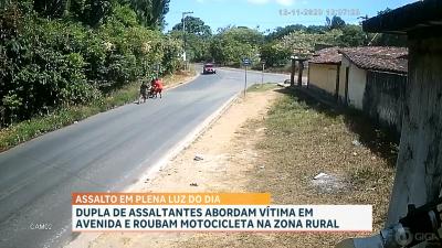 Câmera flagra roubo de motocicleta no bairro Maracanã
