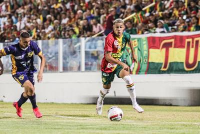 Sampaio marca no fim e inicia estadual com vitória contra o Iape