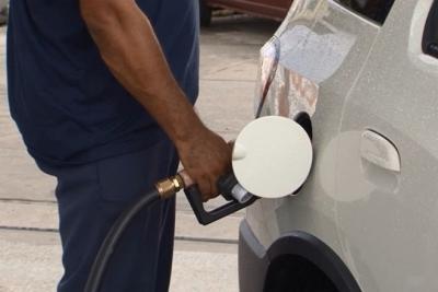 Procon percorre postos para garantir redução no valor de combustíveis