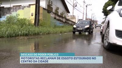 Motoristas reclamam de esgoto estourado no Centro de São Luís