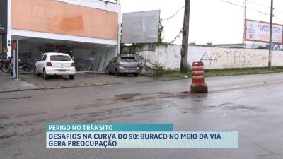 Motoristas e pedestres reclamam de buraco no bairro do Vinhais, em São Luís
