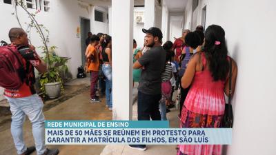 Pais e responsáveis protestam por vagas em escolas na rede municipal de ensino