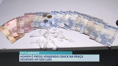 PM conduz suspeito de tráfico de drogas na Praça Deodoro