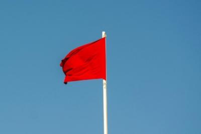 Bandeira tarifária sobe para vermelha: entenda o impacto na conta de luz