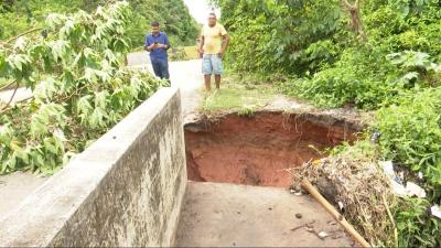 Cratera na Estrada da Maioba compromete a segurança de quem trafega pelo local